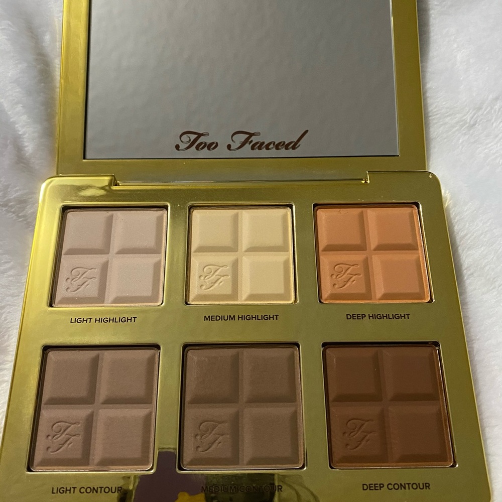Contouring and Highlighting Palette Too Faced